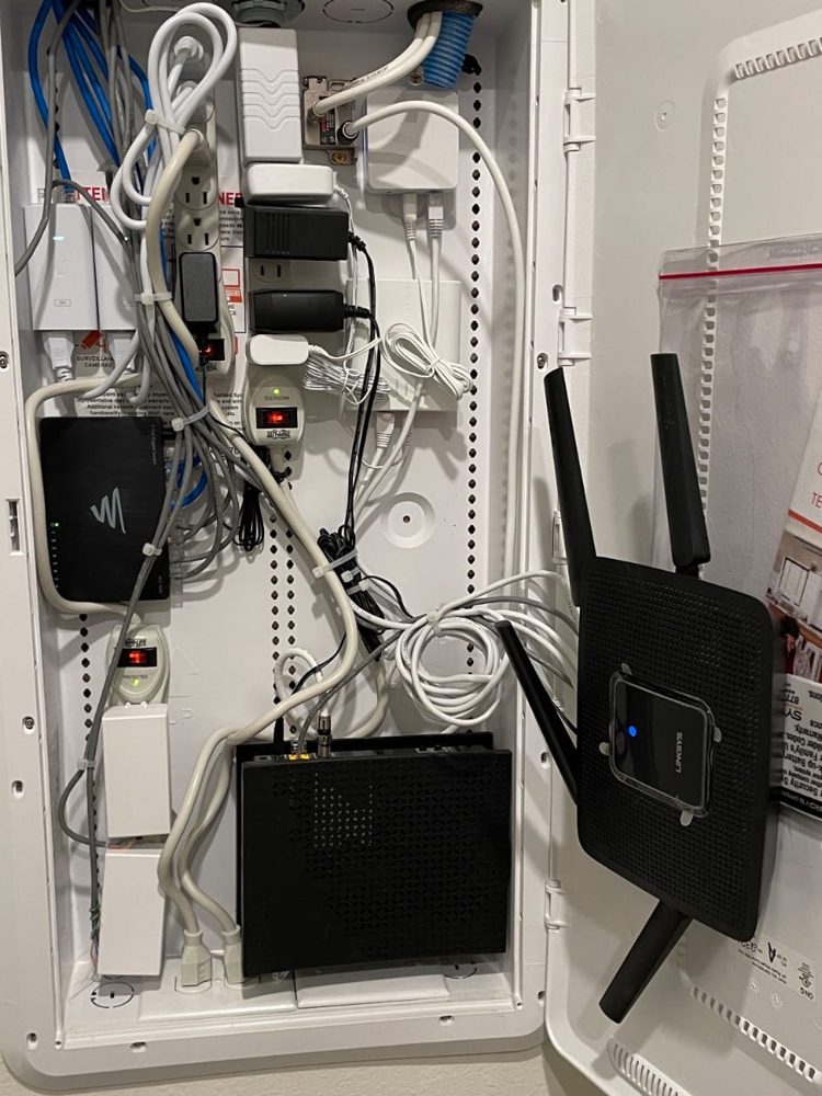 Organized structured-wiring enclosure