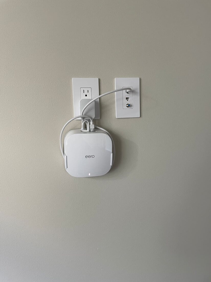 Casa con cobertura Wi-Fi completa desde puntos de acceso inalámbricos discretos